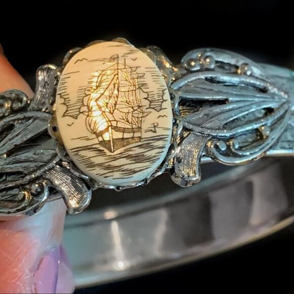 Whiting and Davis silvertone scrimshaw bracelet - Picture 6 of 13